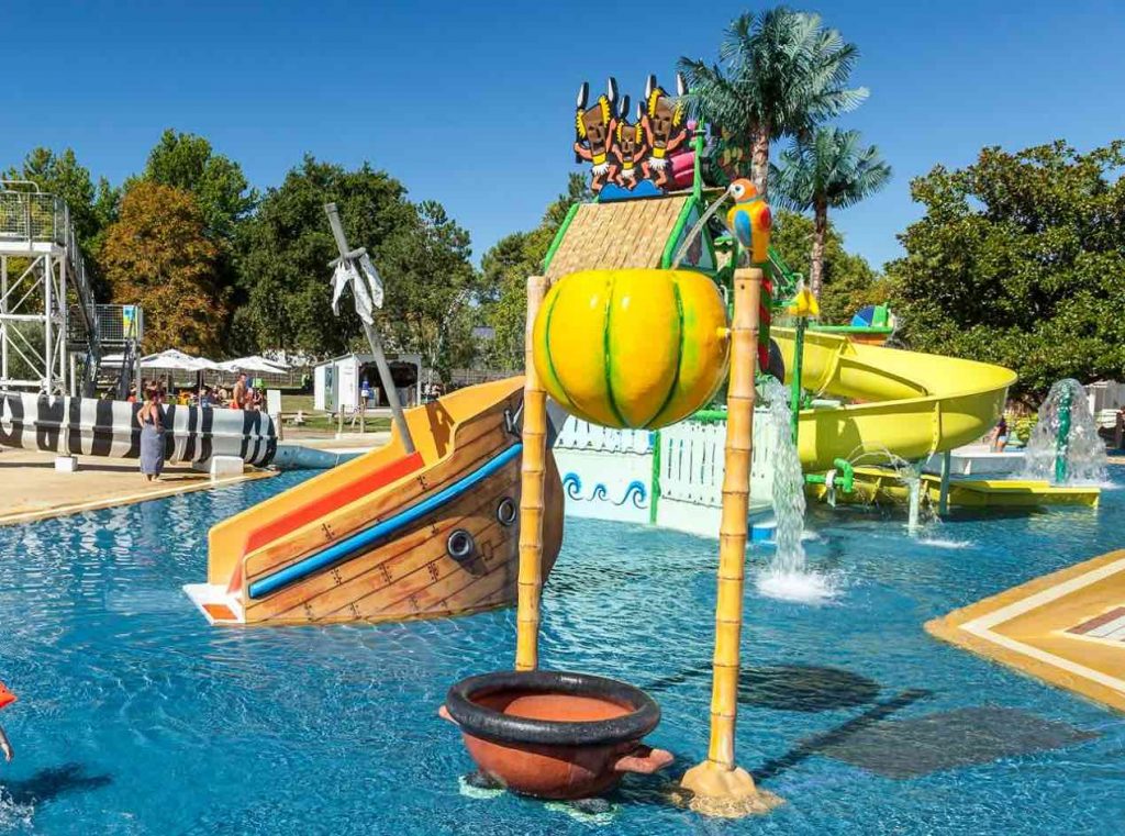 La piscine et pataugeoire pour les petits au parc aquatique Aqualand Arcachon