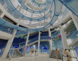 Hub accès aux toboggans de l'Aquascope avec le toboggan Spiral qui descend de tout en haut